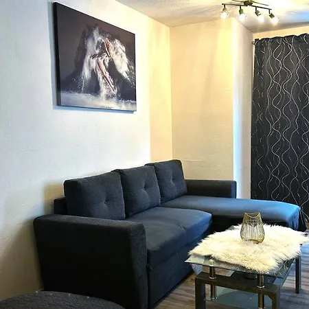 Moderne Weinberge 첼 안 데어 모젤